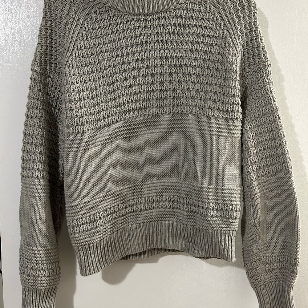 Universal Thread Gray Crew Neck Sweater